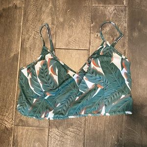 Kortni Jeane XXL v’d crop palm